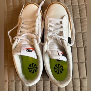 Nike White and Black Sneakers with Green Insole